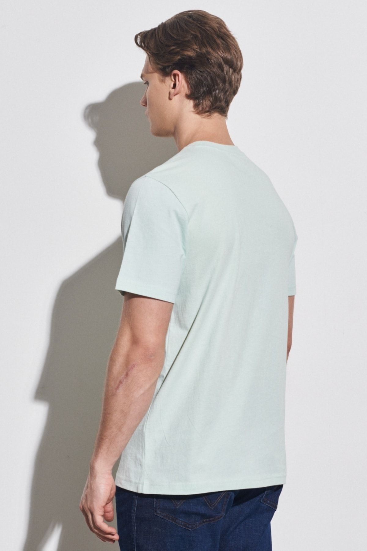 تی شرت آبی مردانه به طور منظم مناسب برش طبیعی 100 ٪ یقه دوچرخه پنبه ای روشن T shirt Wrangler