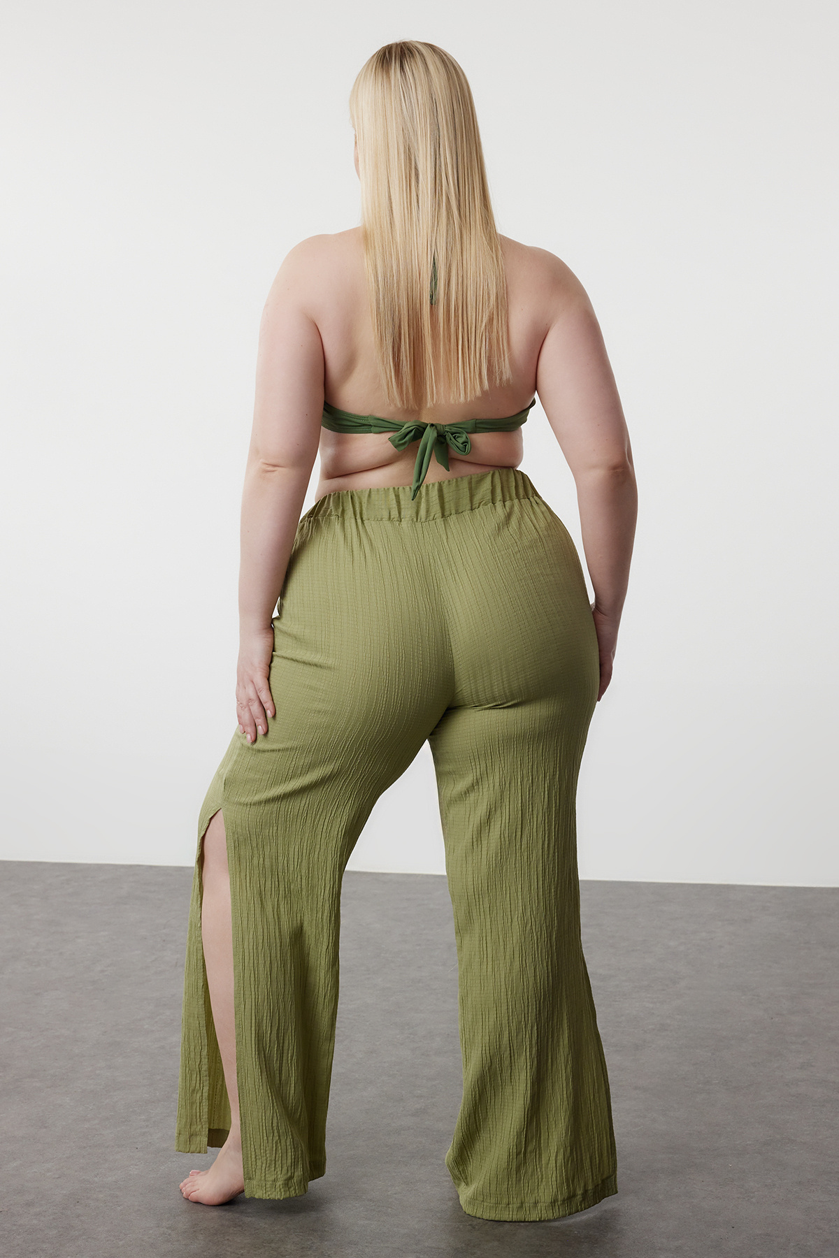 Trendyol Curve-Magas derekú Khaki Wrap strandnadrág - hasított részlet, széles szárú TBBSS23AR00012 5