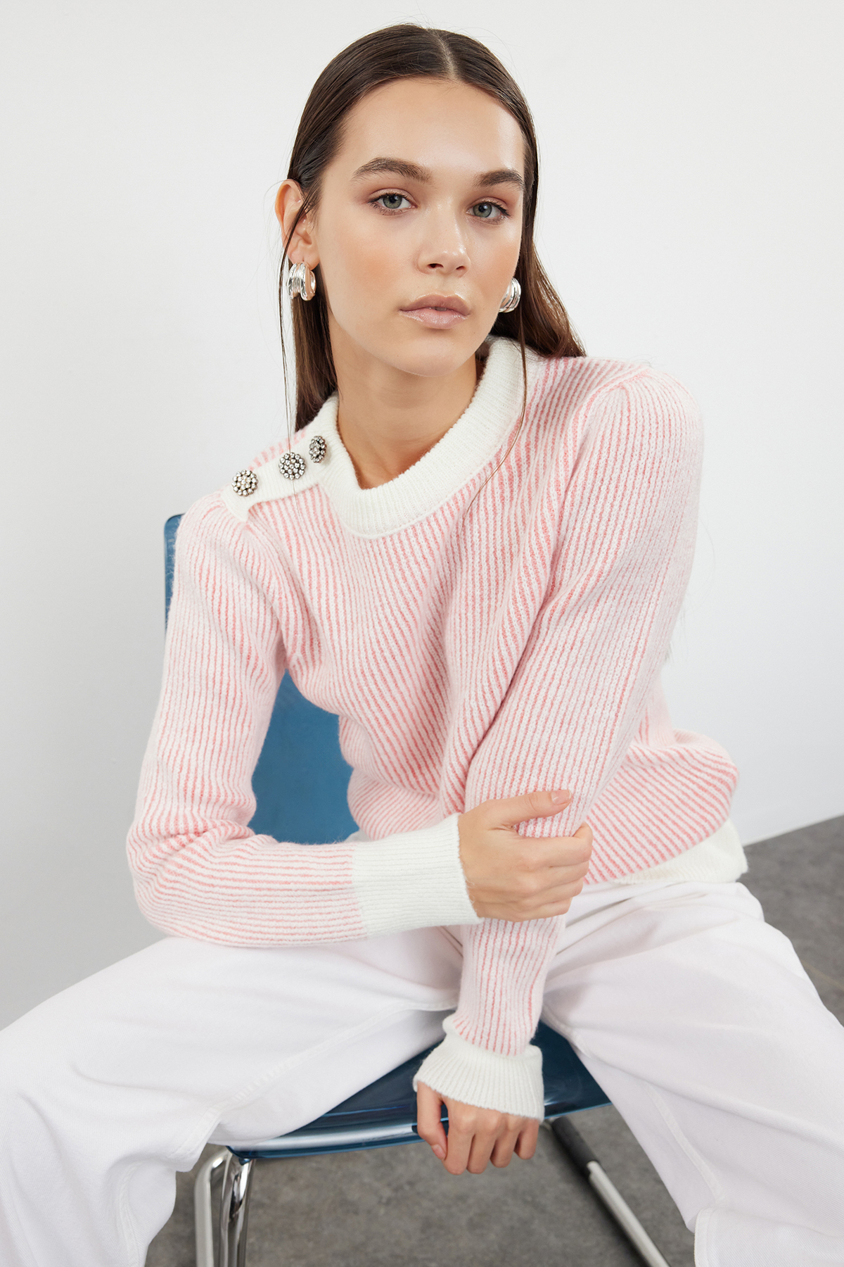 Trendyolmilla  Pudra Düğme Detaylı Lastik Örgülü Triko Kazak TWOAW25KZ00122