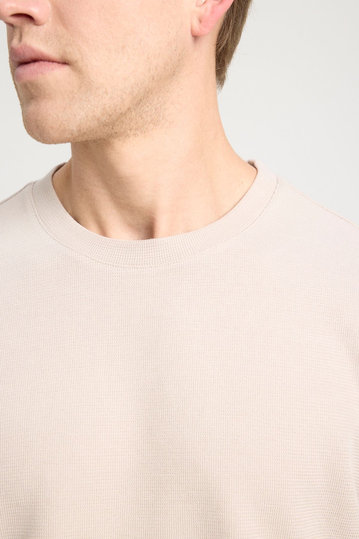 تی شرت نود مردانه به طور منظم مناسب و یقه دوچرخه برش بژ t shirt Wrangler