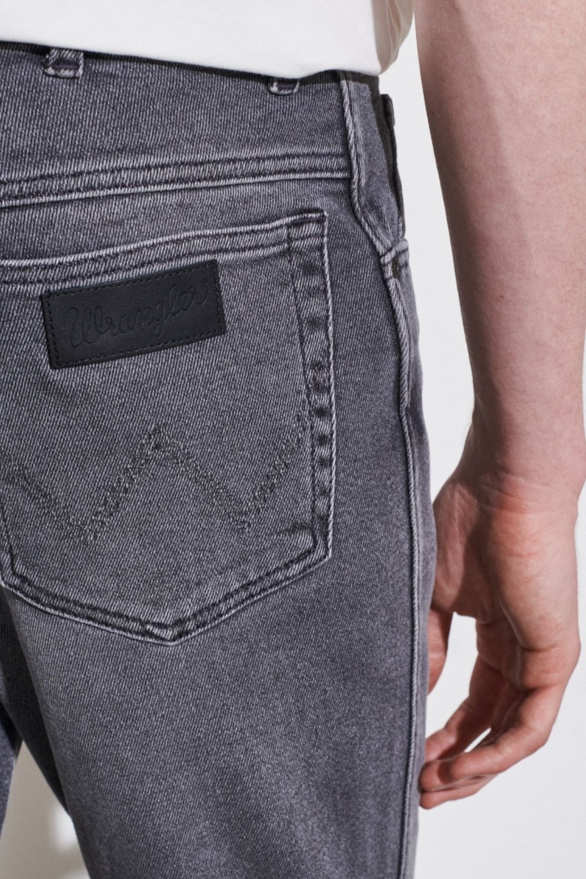 شلوار جین خاکستری مردانه تگزاس باریک و برش کمر انعطاف پذیر Wrangler