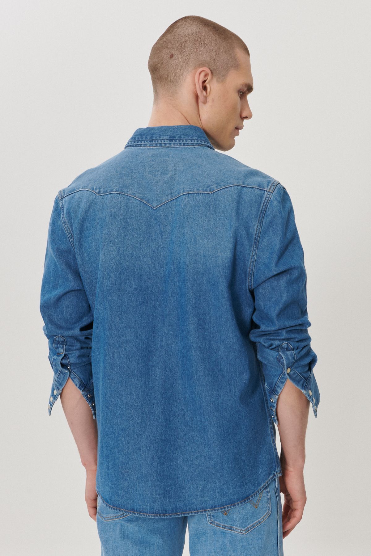 پیراهن / بلوز دکمه دار آبی مردانه جین برش باریک و Wrangler