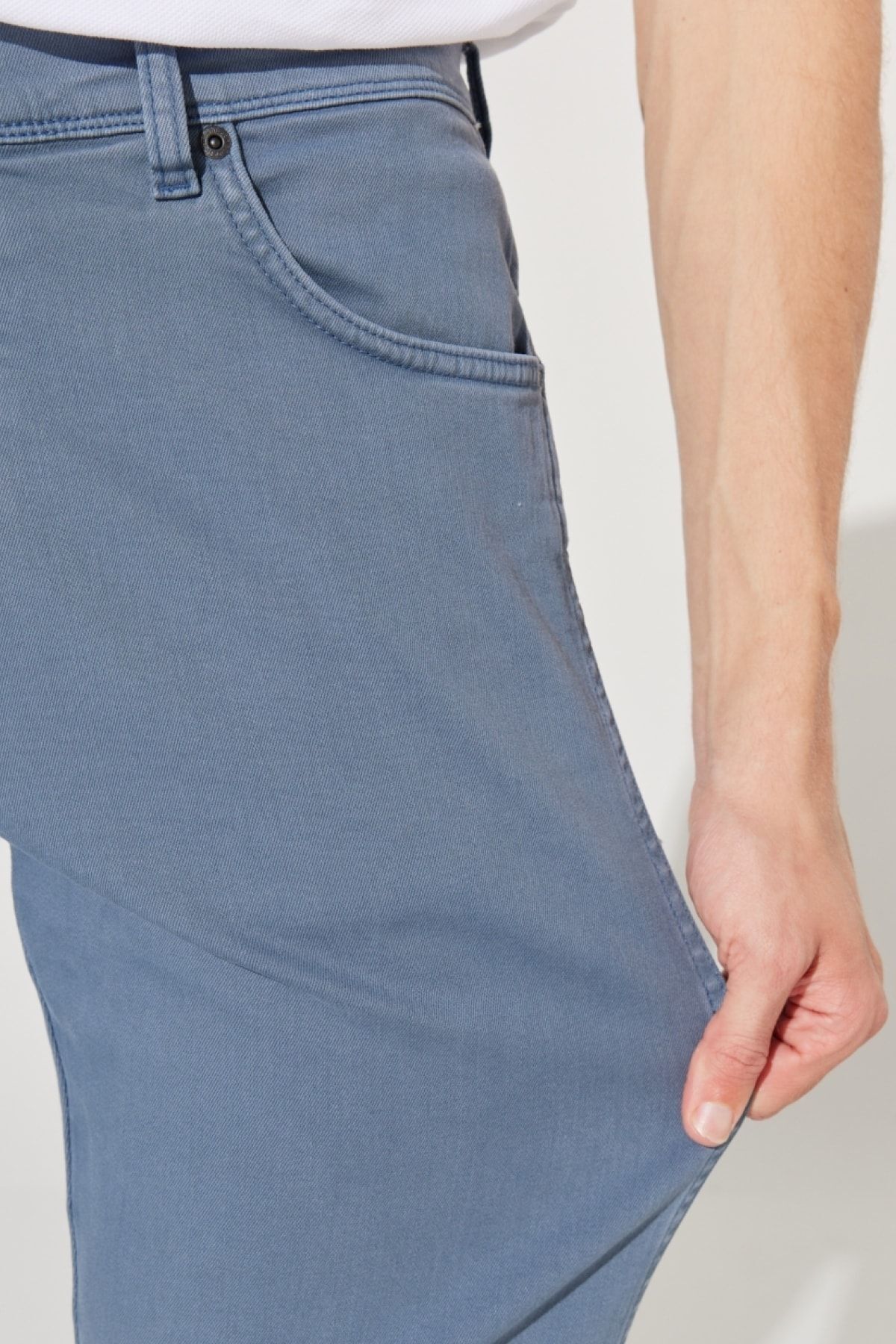 شلوار جین نارنجی مردانه تگزاس باریک و برش نرمال کمر نیلی انعطاف پذیر Wrangler