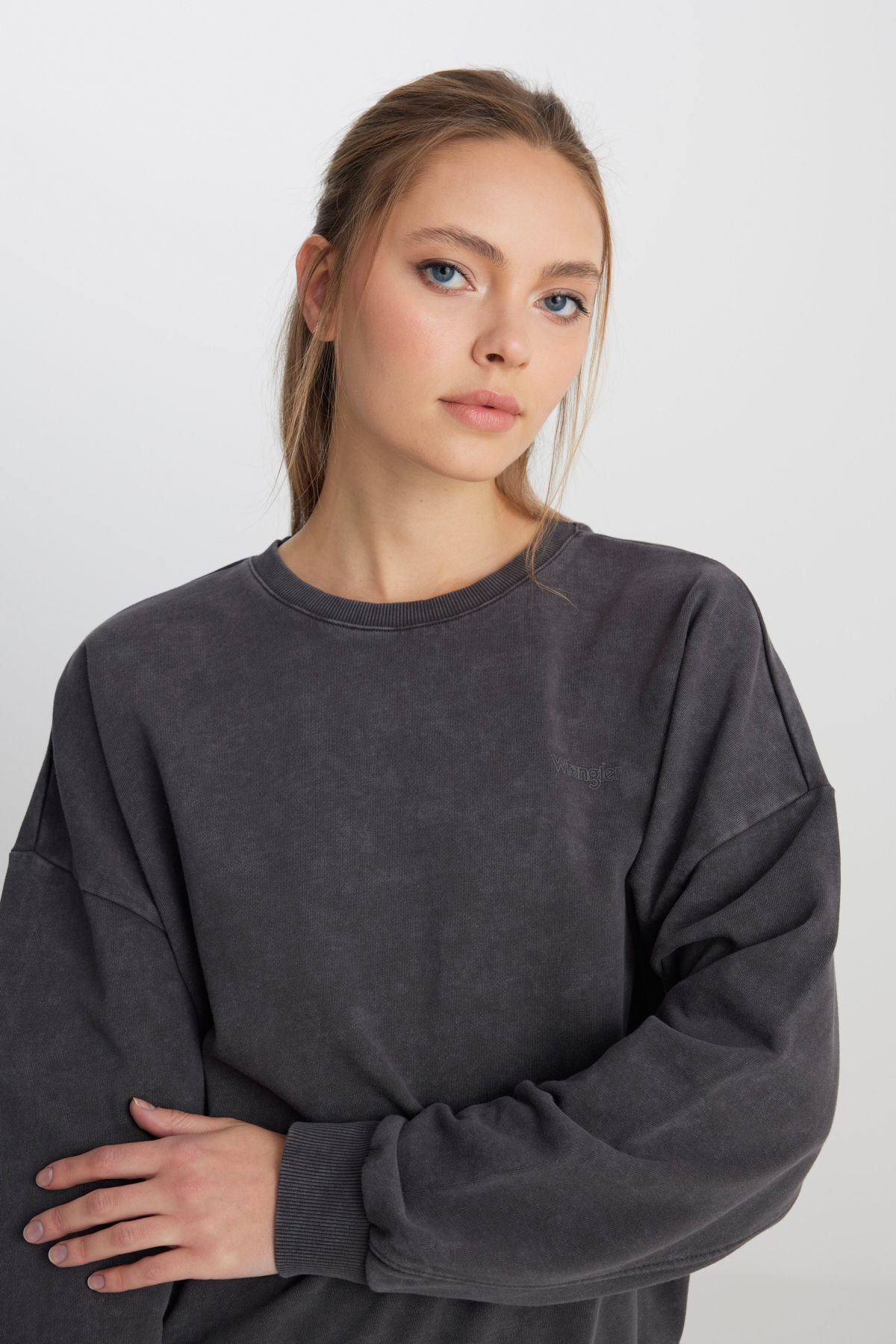 Wrangler  Relaxed Fit Geniş Kesim Bisiklet Yaka %100 Pamuk Kadın Antrasit Sweatshirt - Görsel 2