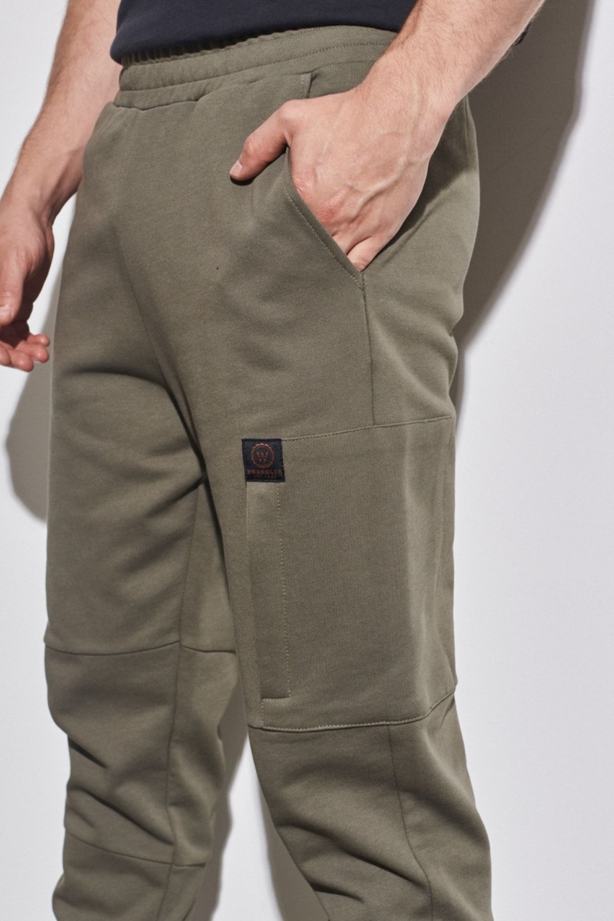 WRANGLER-Φούτερ Jogger με κανονική εφαρμογή 100% βαμβακερό χακί 4