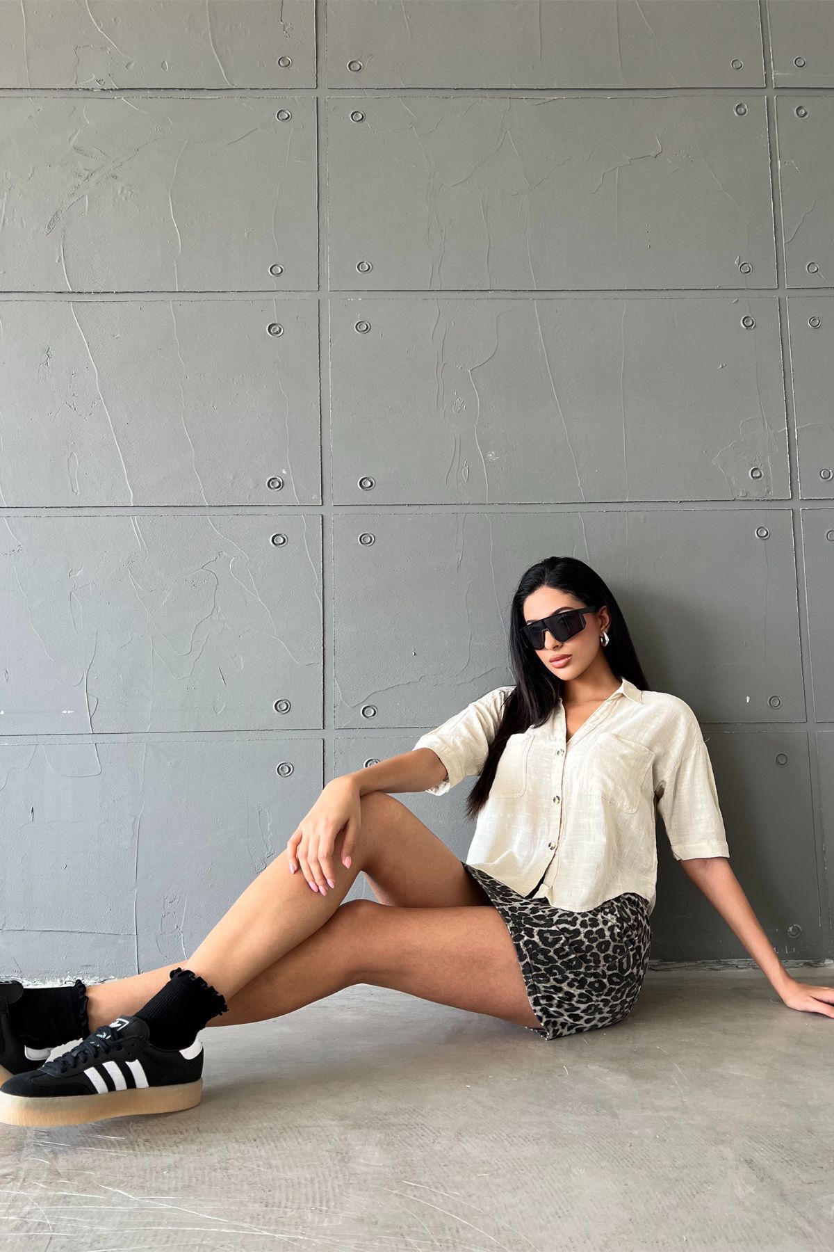 Maule-Beige Baumwoll-Viskose Cool of Summer: Boxy Relaxed Fit Damen-Kurzarmhemd @parma 7