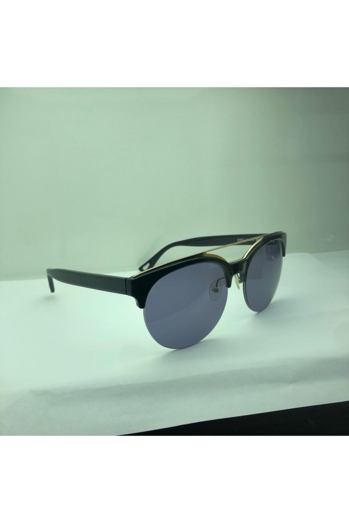 Linda Ashley-Sunglasses 1
