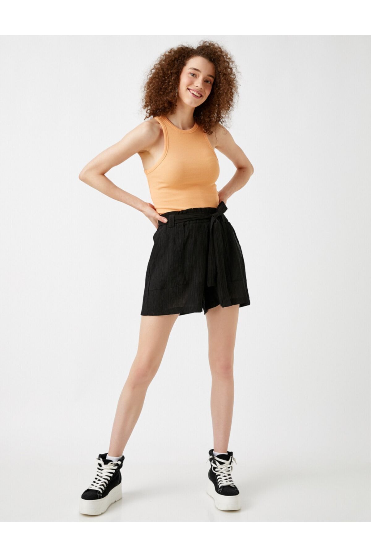 Koton Shorts Schwarz Hoher Bund XN6214