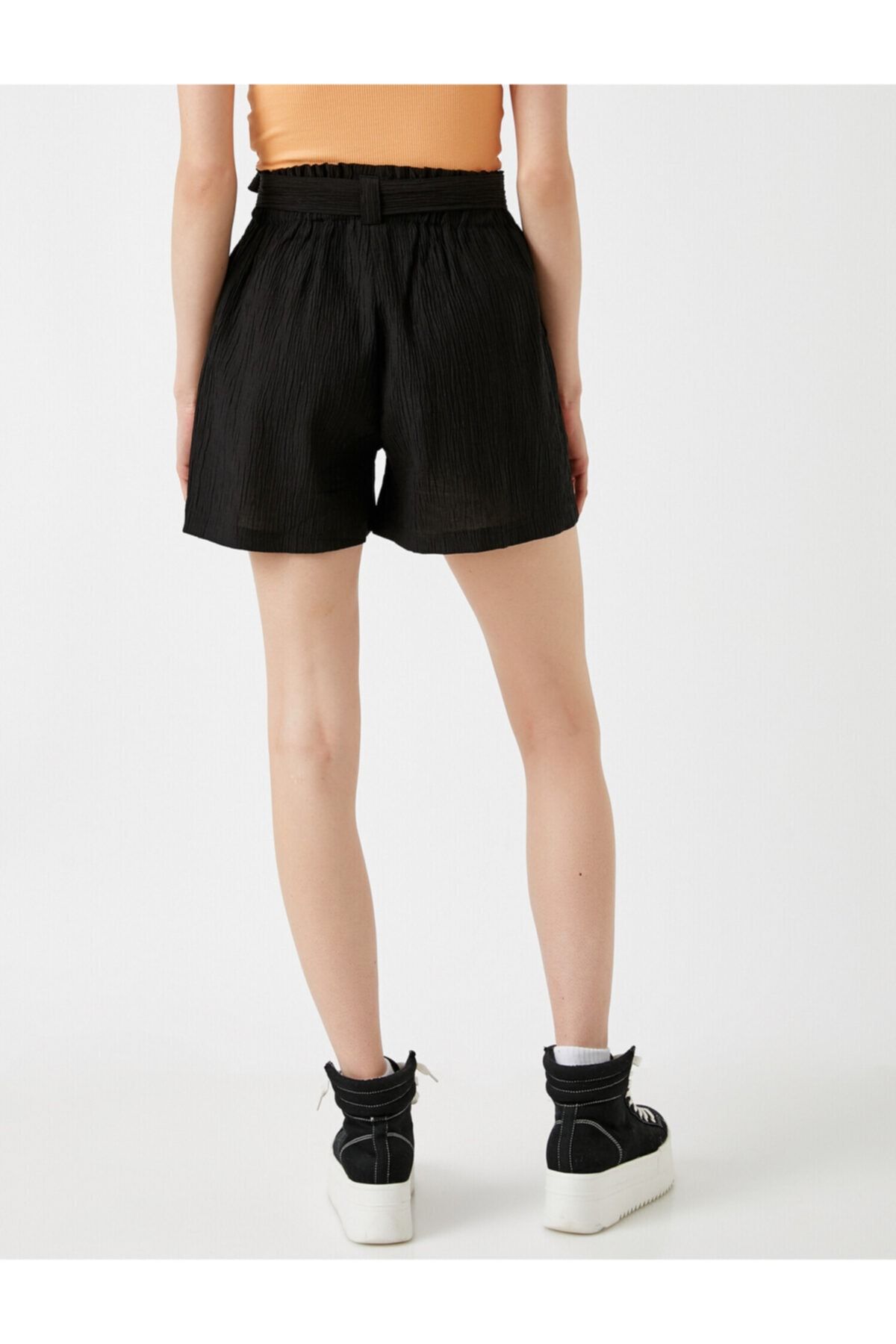 Koton Shorts Schwarz Hoher Bund XN6214