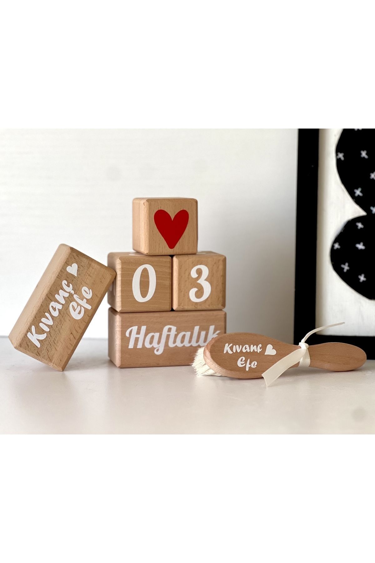 mogokids Anne Ve Bebek Anı Küpü Seti Kırmızı Kalplı Türkçe Beyaz Isimli Dekor Doğal Keçi Kılı Tarak Set fotoğrafı 2 (önizleme)