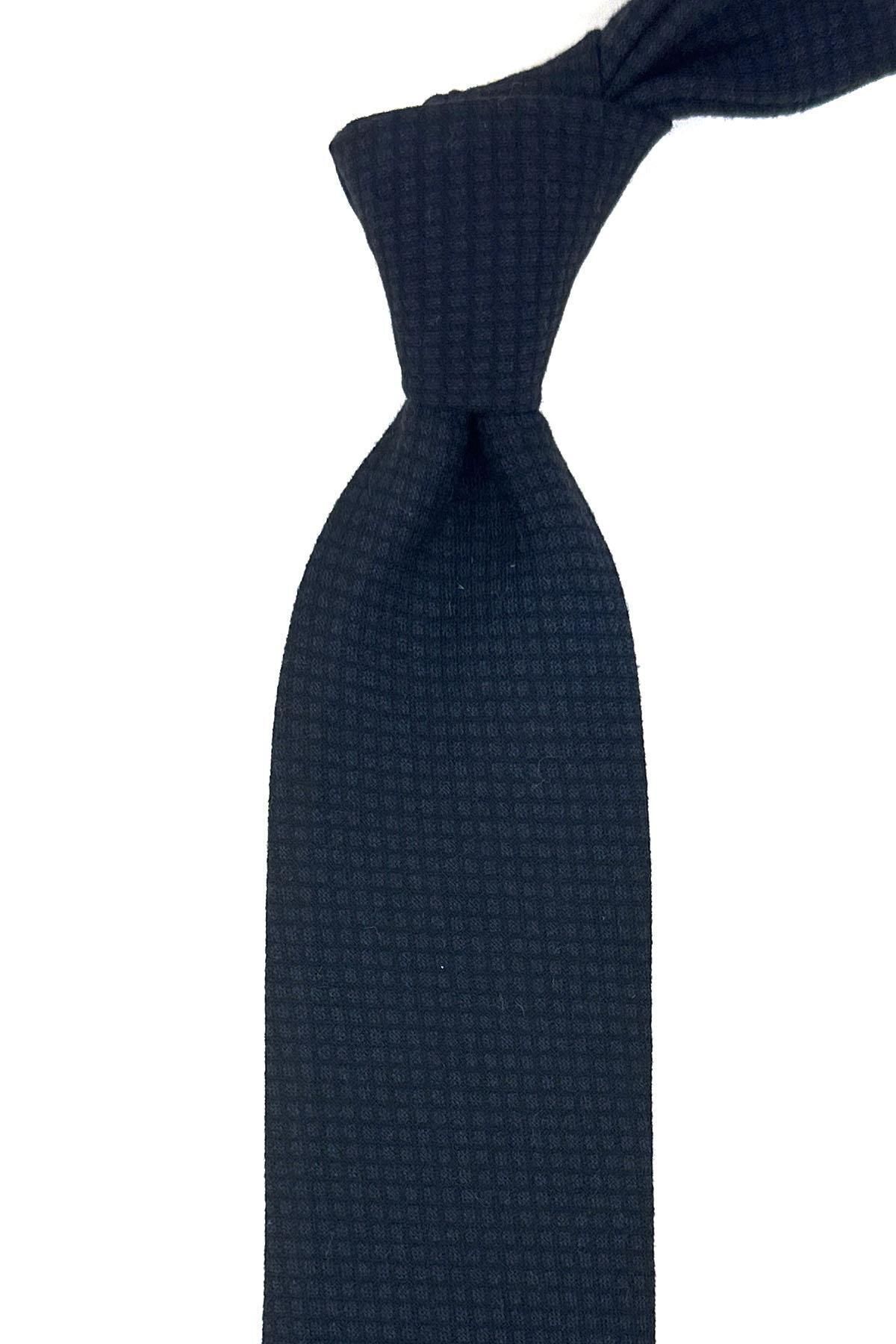  کراوات پشمی کلاسیک سرمه‌ای - مشکی طرح چهارخانه با دستمال جیبی KK12101