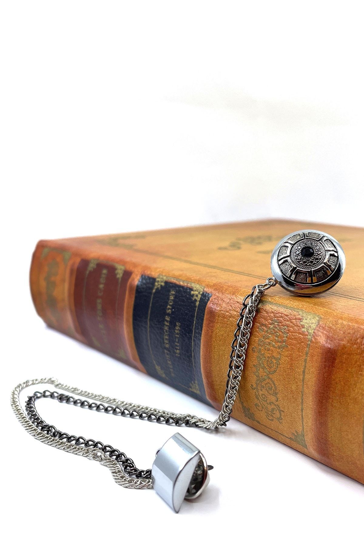  سنجاق یقه زنجیری تزیین شده با سنگ YI112