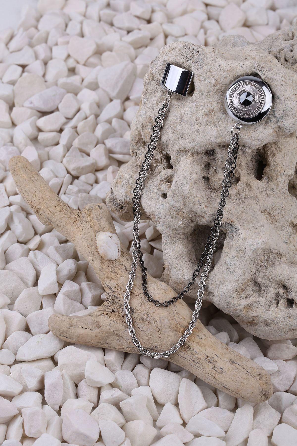  سنجاق سینه نقره‌ای رنگی مزین به زنجیر و سنگ YI74