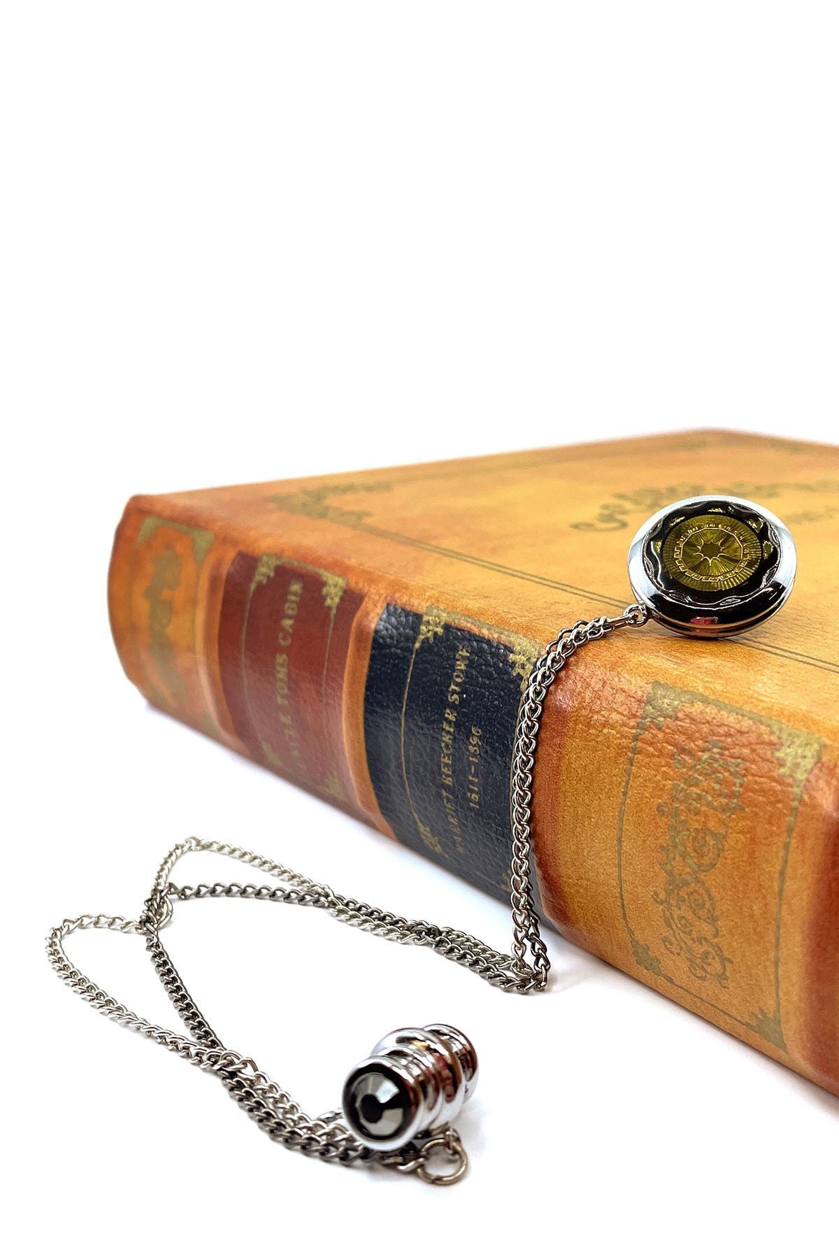  سنجاق سینه زنجیری سنگ هماتیت سبز YI204