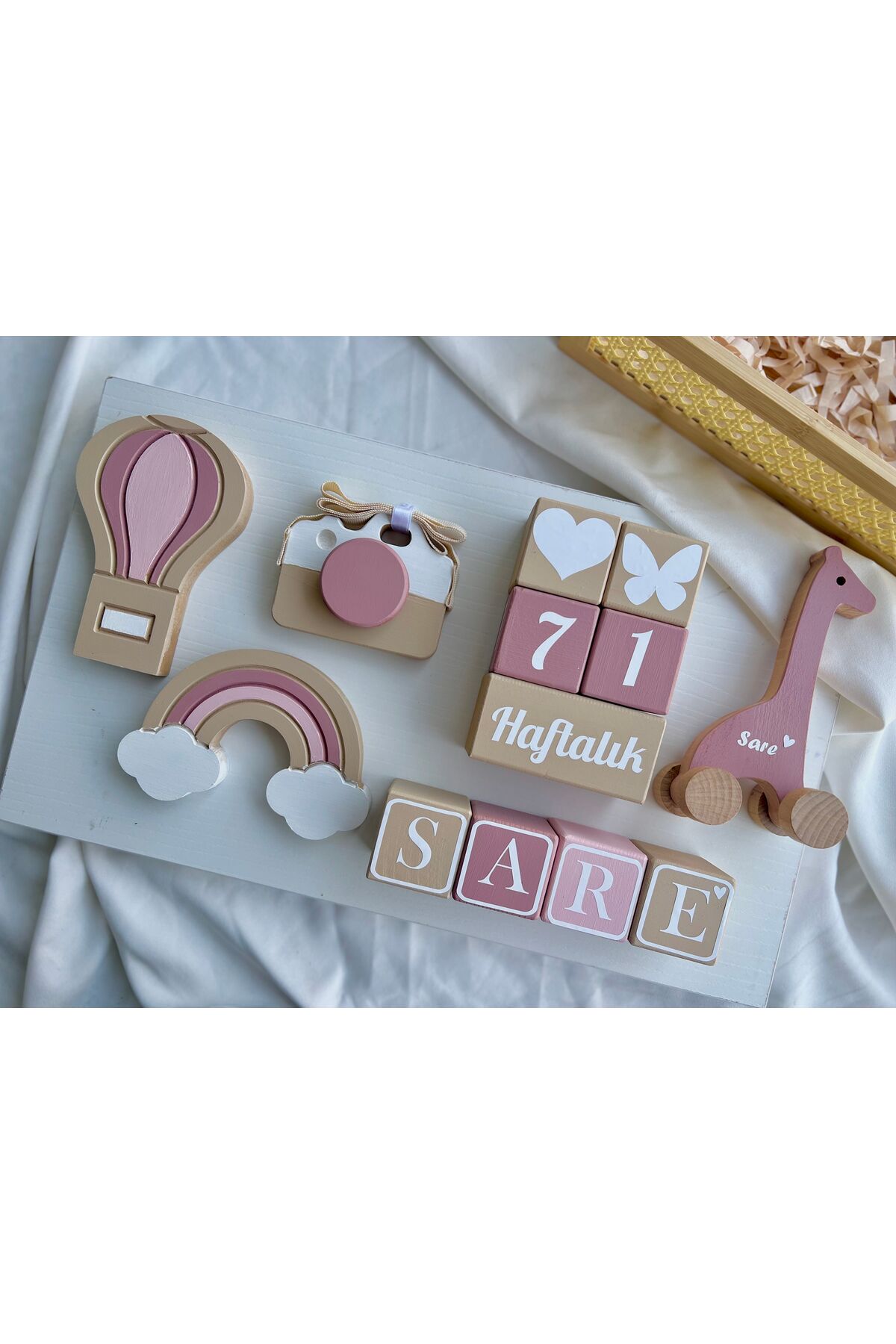 Krem pembe 4 HARFLİ İSİM KÜPLÜ OBJELİ SET