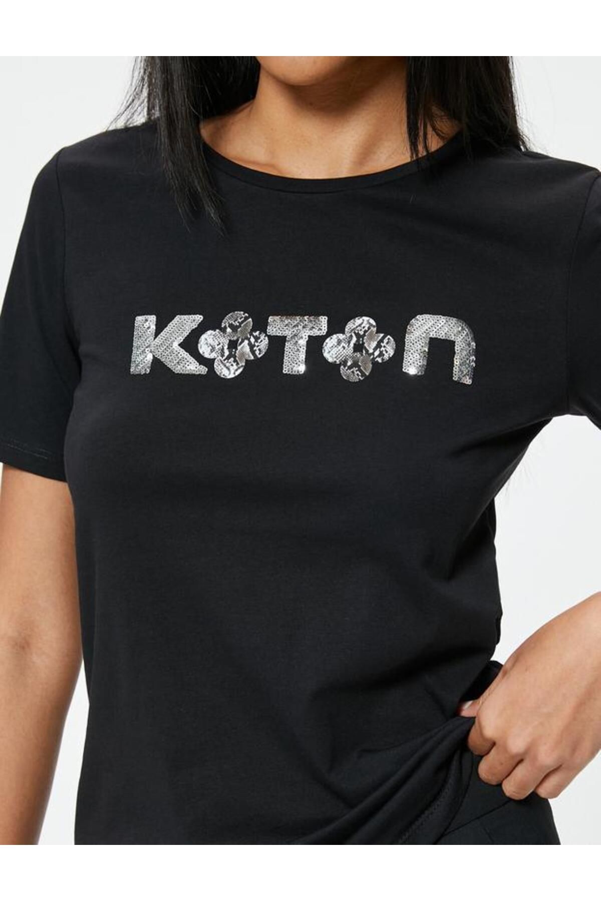 Kadın Siyah T-Shirt 9YAP13395EK