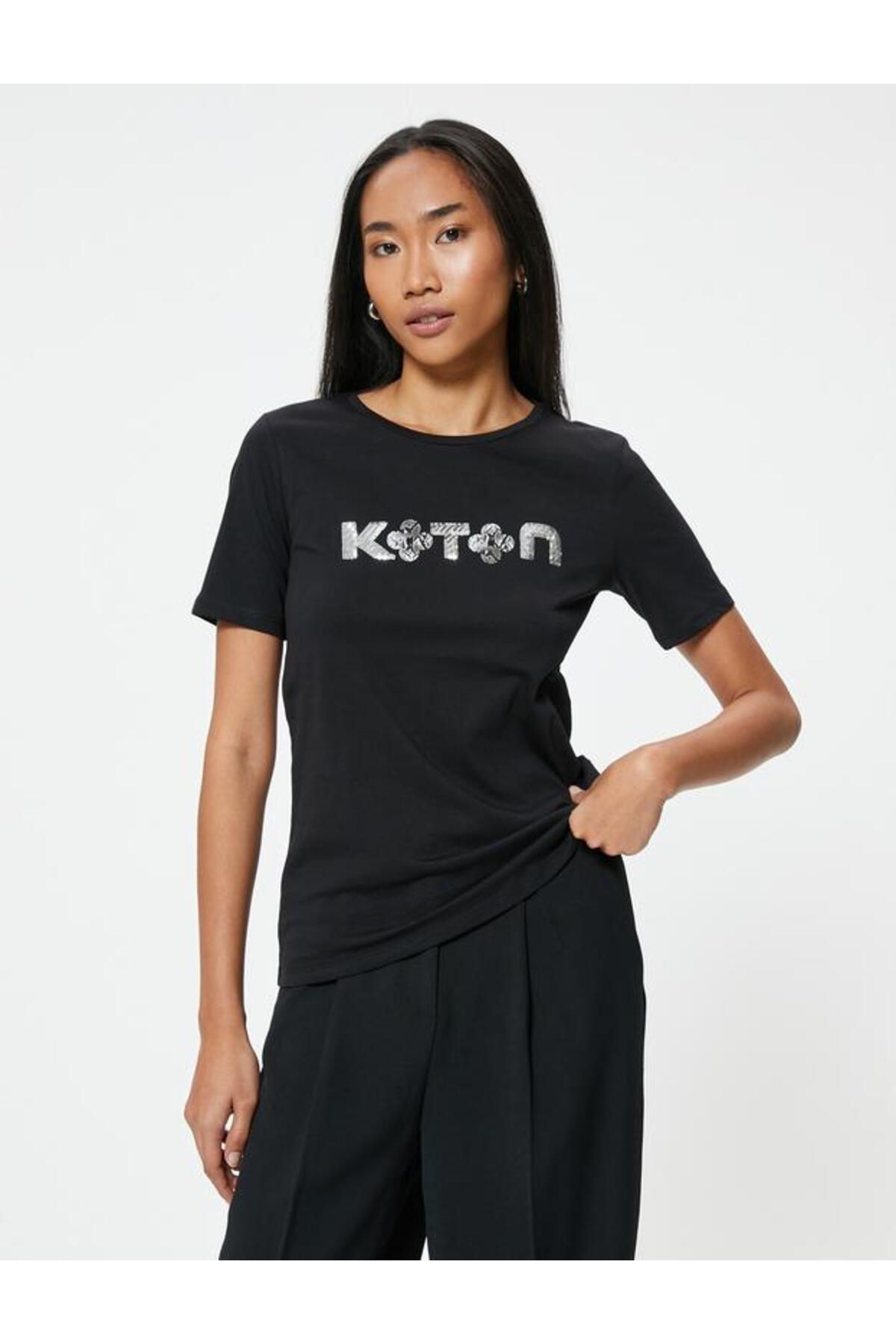 Kadın Siyah T-Shirt 9YAP13395EK