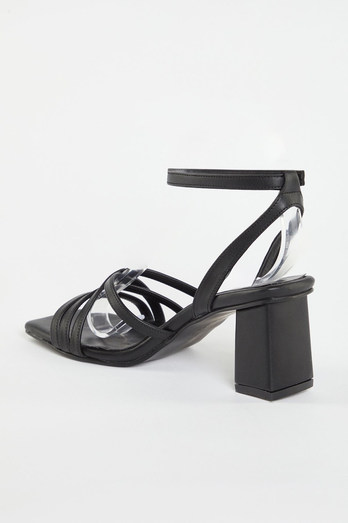 TRENDYOL SHOES-صندل نسائي بكعب عالٍ وشريط للكاحل باللون الأسود TAKSS24TO00006 4