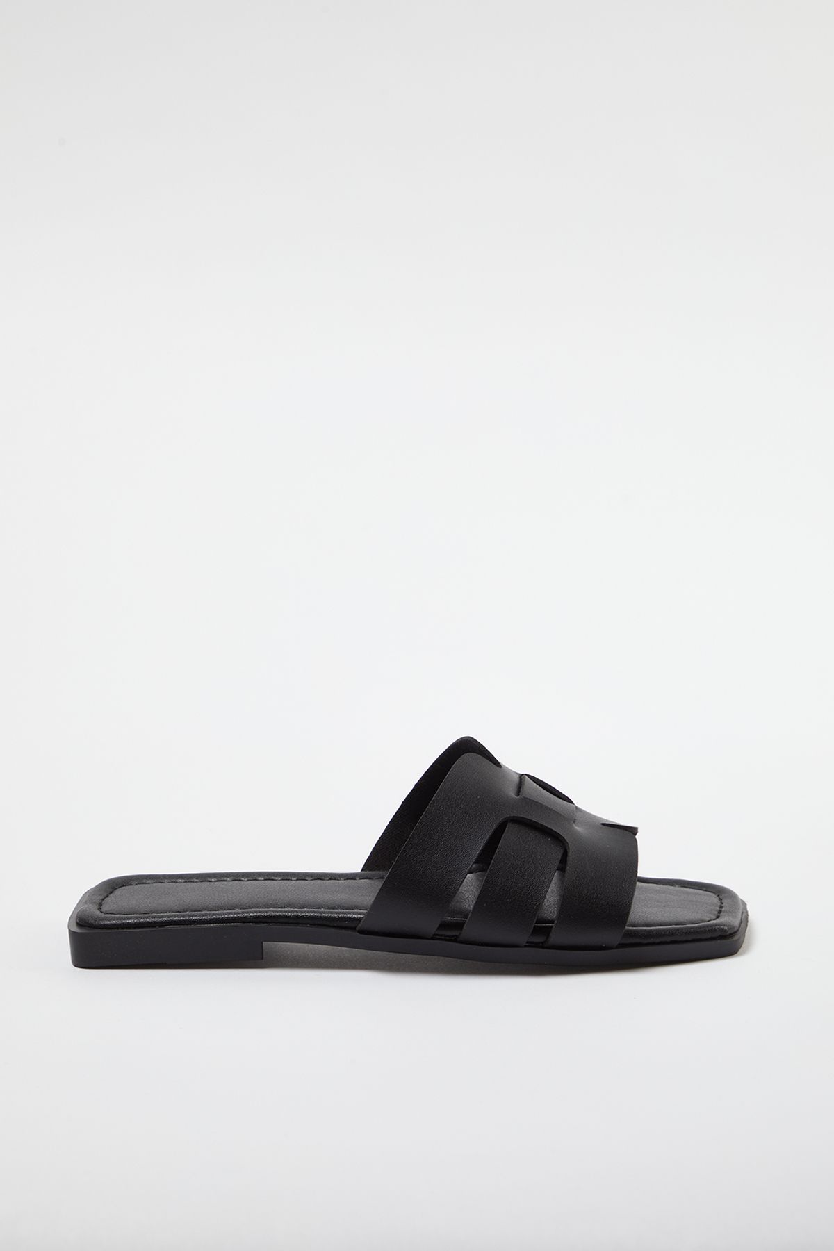 TRENDYOL SHOES-Fekete egycsíkos alkalmi női papucs TAKSS24TE00010 3