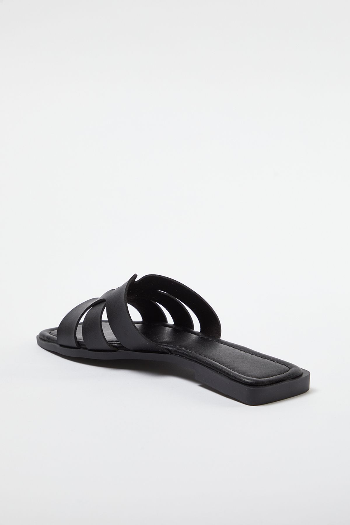 TRENDYOL SHOES-Fekete egycsíkos alkalmi női papucs TAKSS24TE00010 4