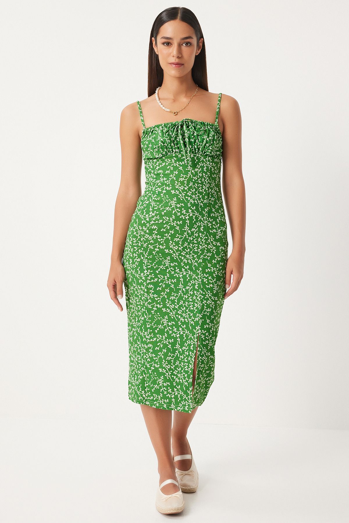 Happiness İstanbul-Grün-weißes Sommerkleid aus Strick mit Blumenmuster und Schlitz - CI00029 1