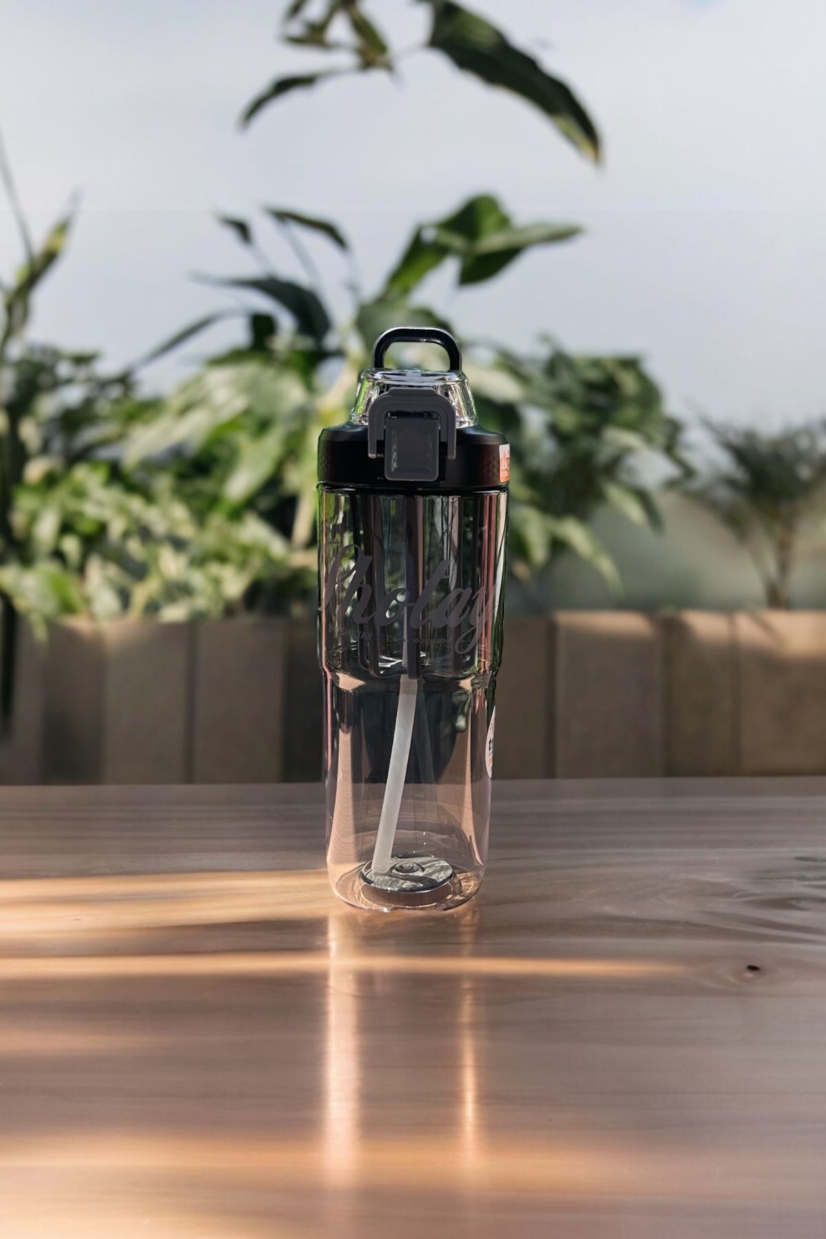 YDGR-950 ml Stylish Design Drinker with Straw and Straw - Finger Strap, Lockable 2