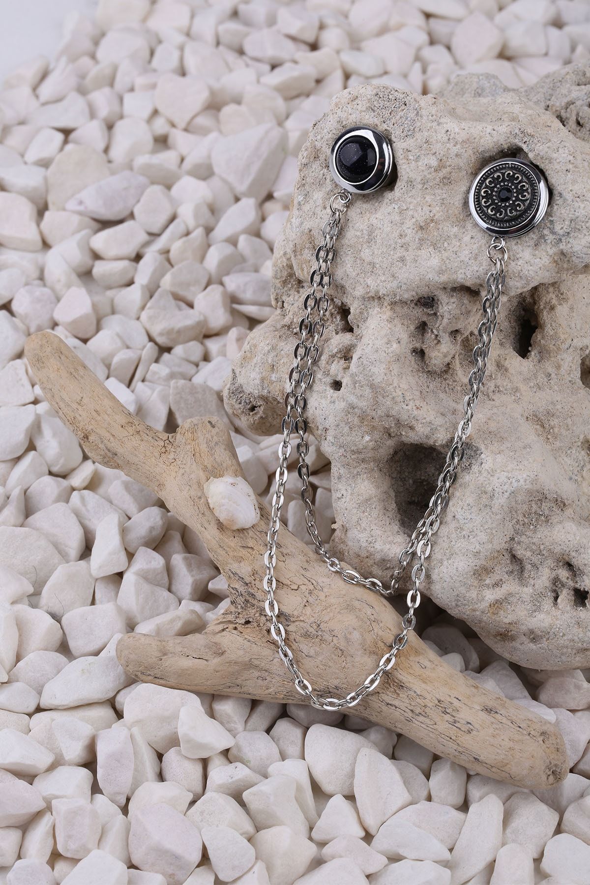  سنجاق سینه یقه ای تزیین شده با زنجیر و سنگ YI90