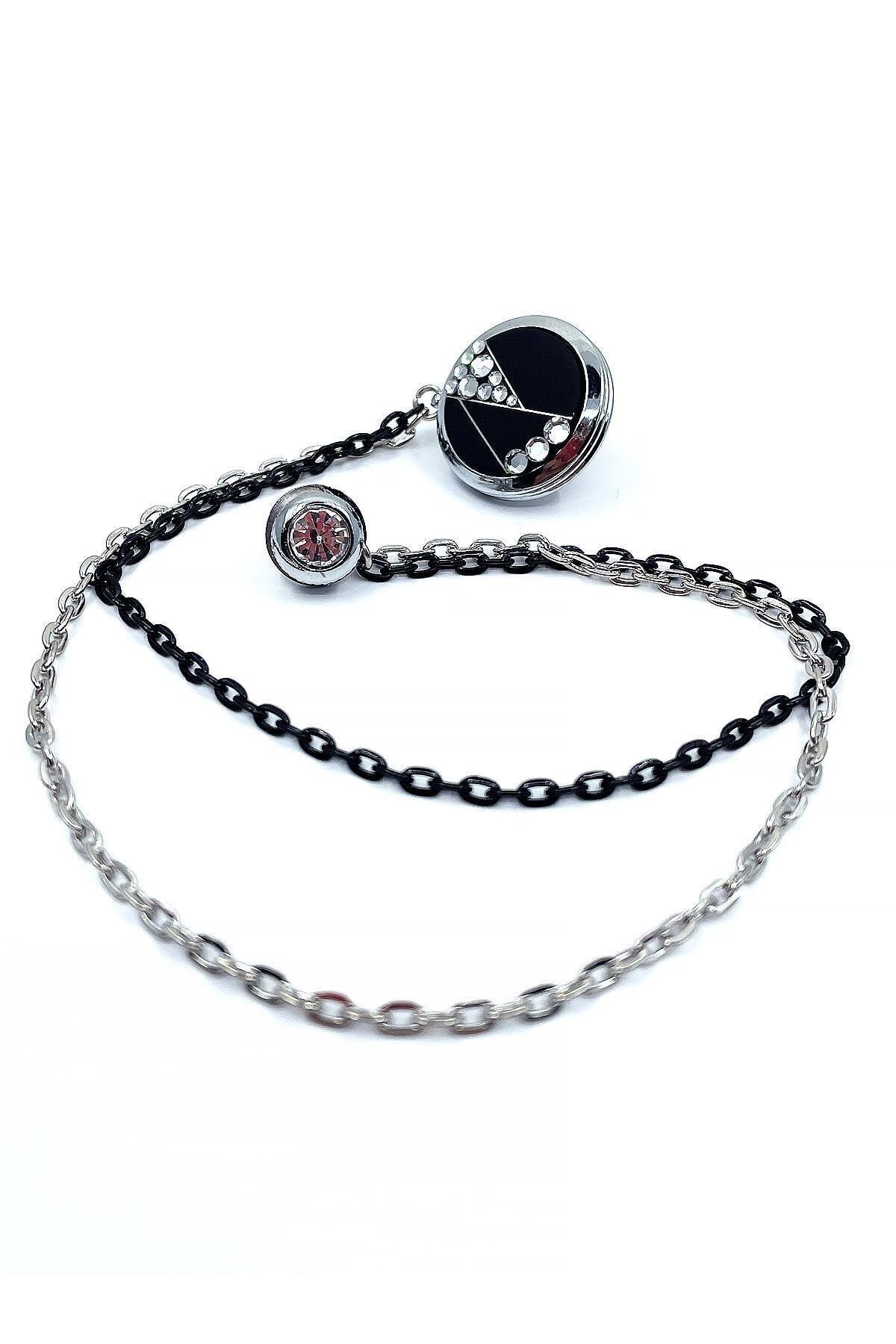  سنجاق سینه زنجیری نقره‌ای طرح‌دار مشکی با سنگ تزیین شده مدل YI372