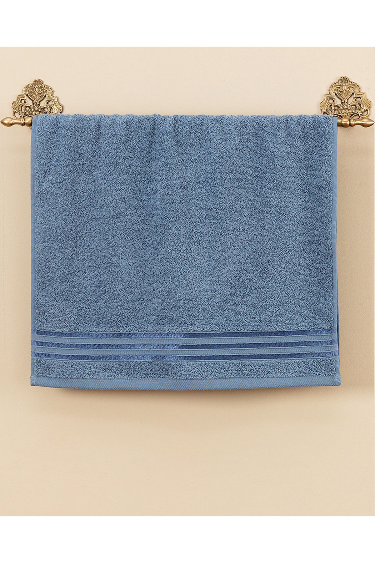 Madame Coco-Maynor Border Fluffy Face Towel 2