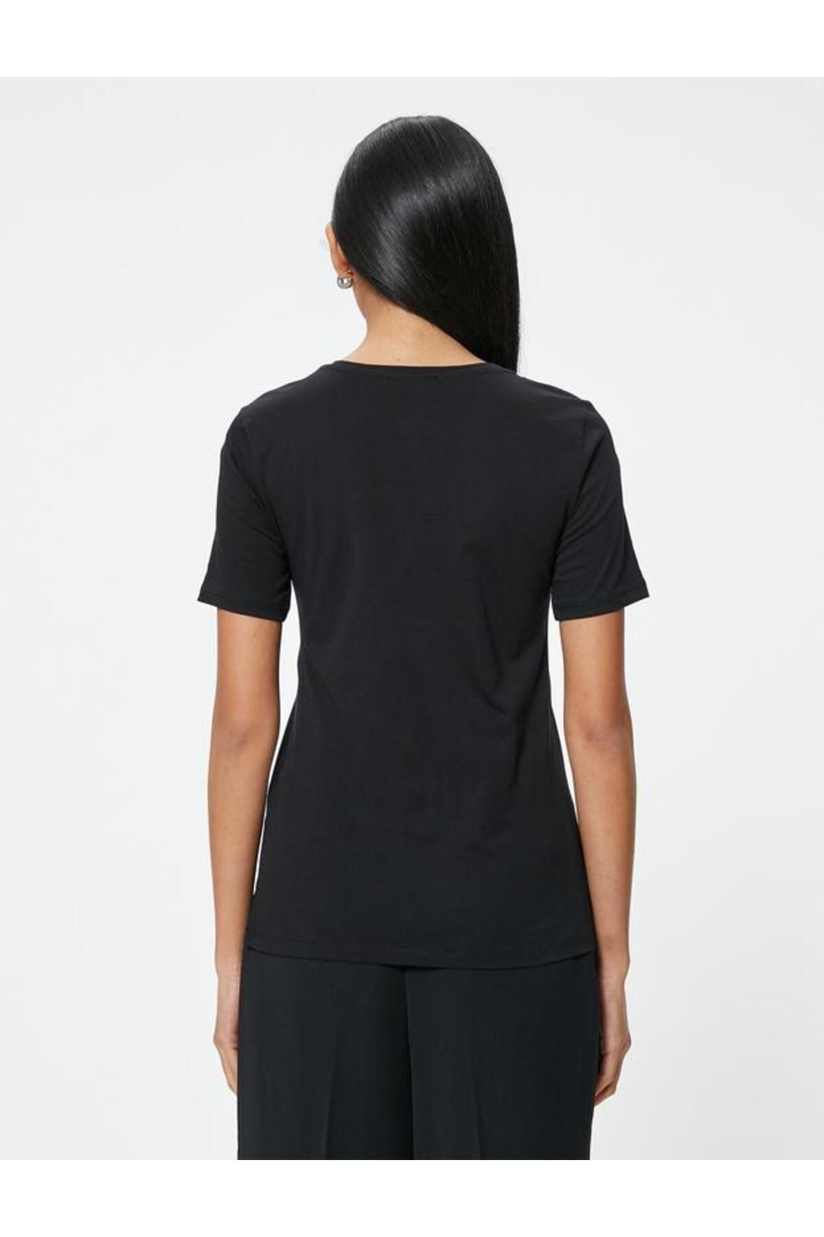 Kadın Siyah T-Shirt 9YAP13395EK