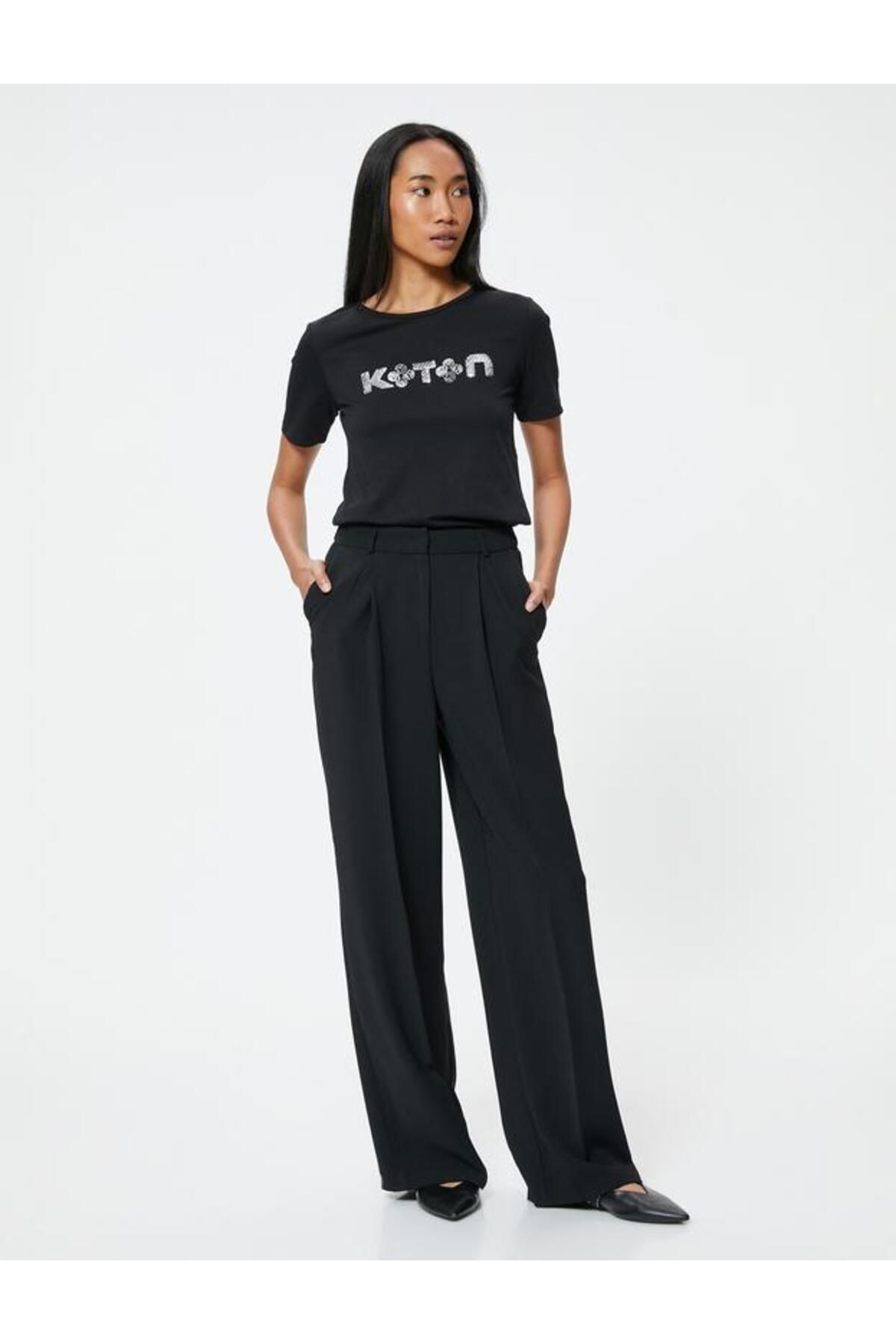 Kadın Siyah T-Shirt 9YAP13395EK