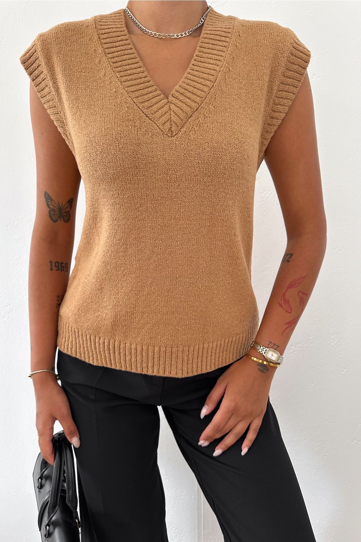 FEMELLE Camel Colored Women s V Neck Sweater Trendyol