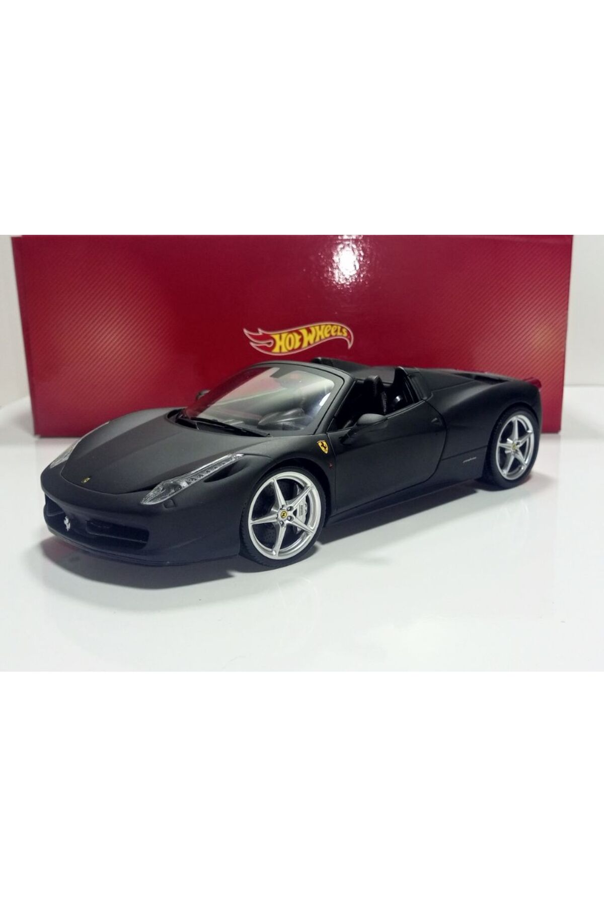 ホットウィール ラフェラーリ ブラック 1/18 ミニカー Y0956 【公式通販】