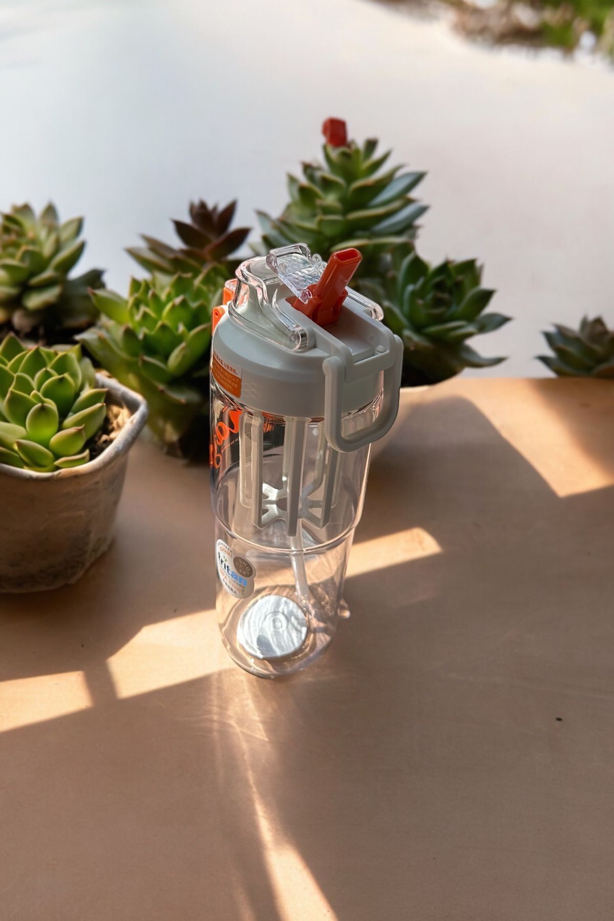 YDGR-950 ml Stylish Design Drinker with Straw and Straw - Finger Strap, Lockable 3
