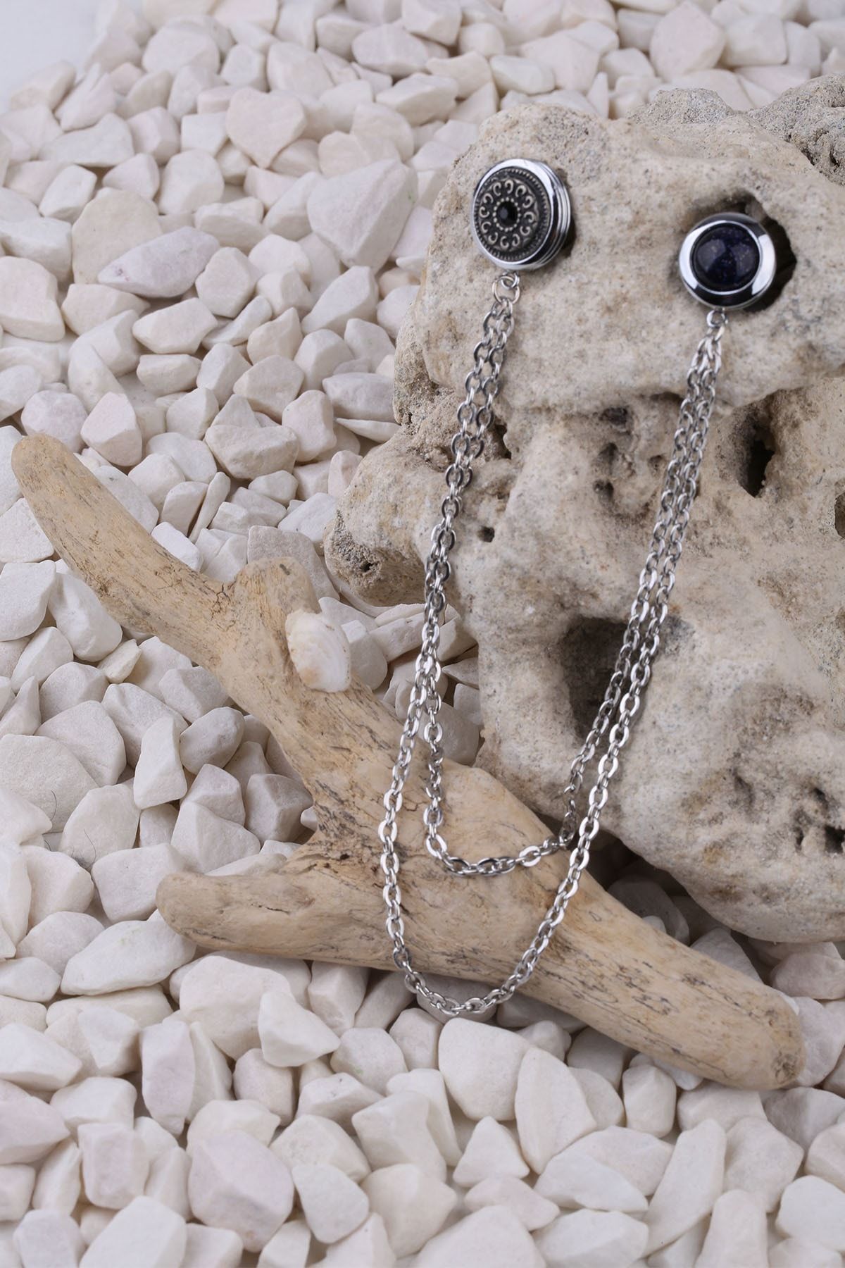  سنجاق سینه نقره‌ای رنگی مزین به زنجیر و سنگ YI79