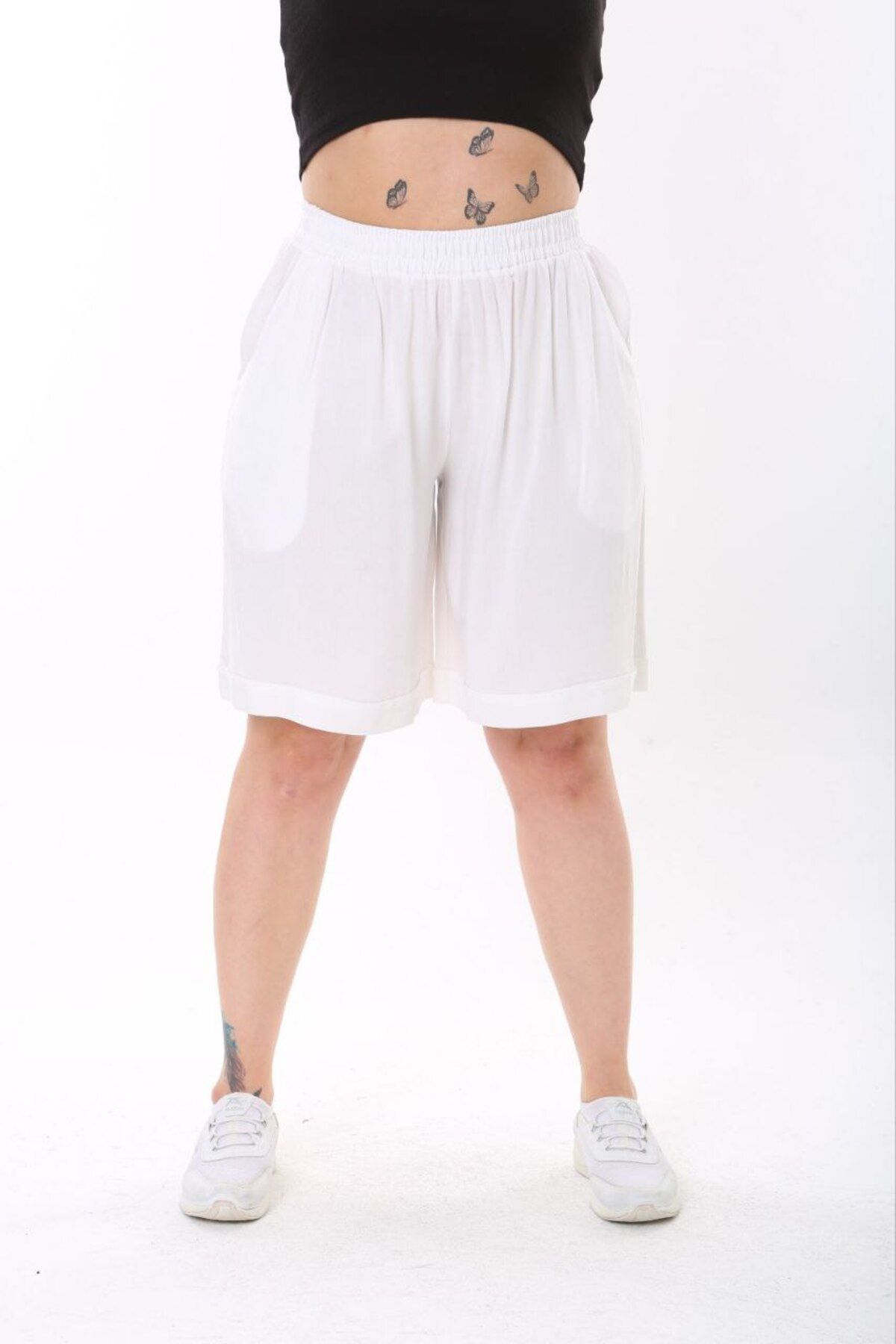 vividbutik-Plus Size - Shorts with Pockets and Elastic Waist 4