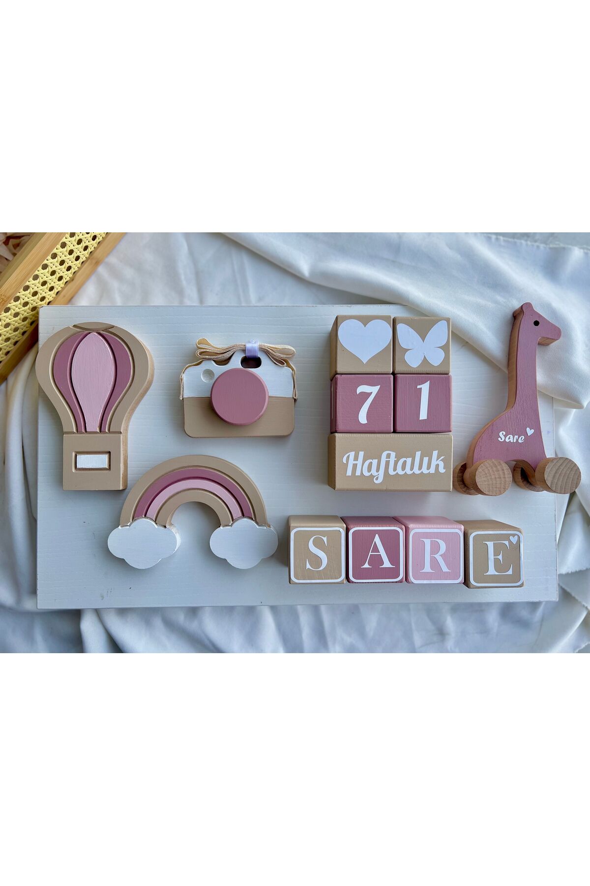 Krem pembe 4 HARFLİ İSİM KÜPLÜ OBJELİ SET