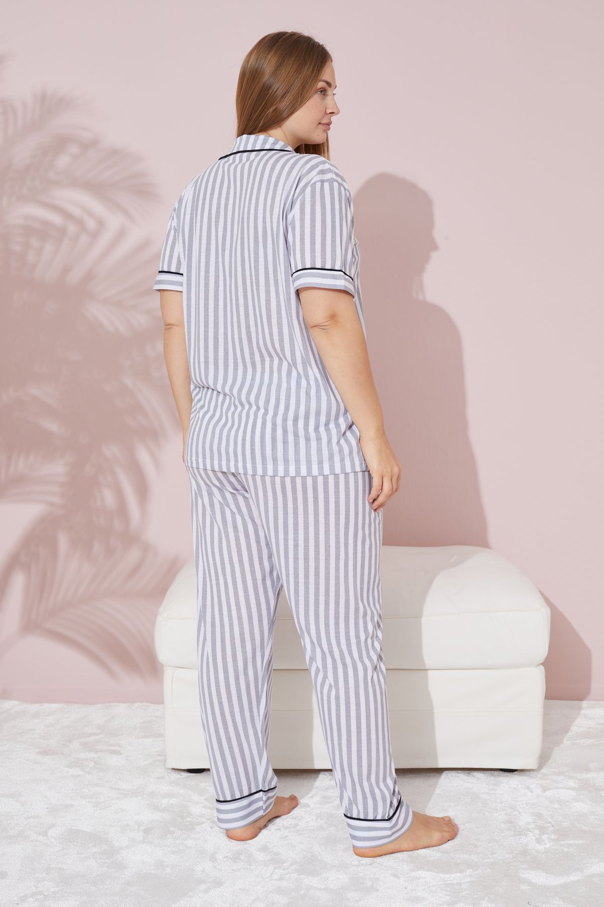 Siyah İnci-Plus Size Grey-White Striped Curve Pajamas Set - Oversize, Buttoned and Piping 3