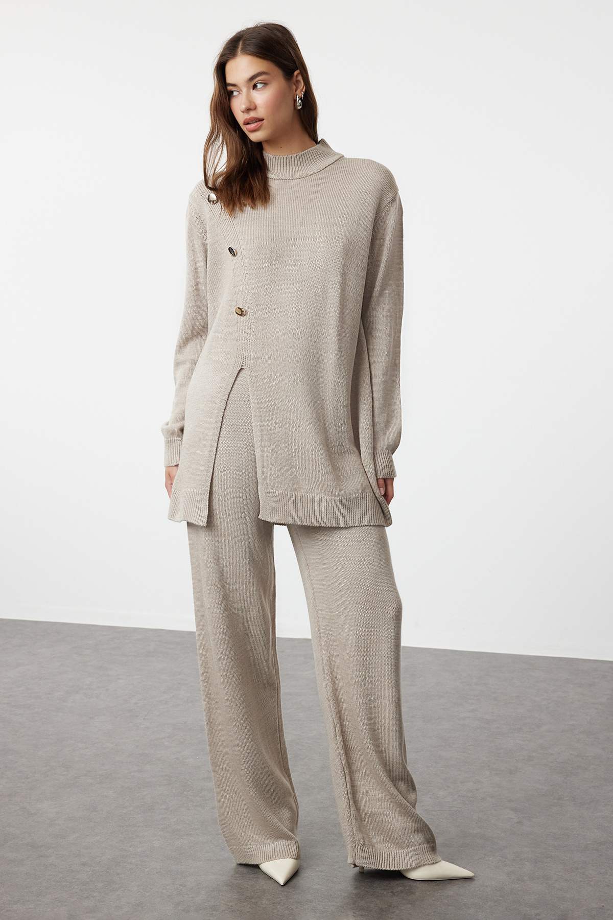 Trendyol Modest Dzianinowy zestaw swetrów i spodni - detale z kamiennymi guzi...