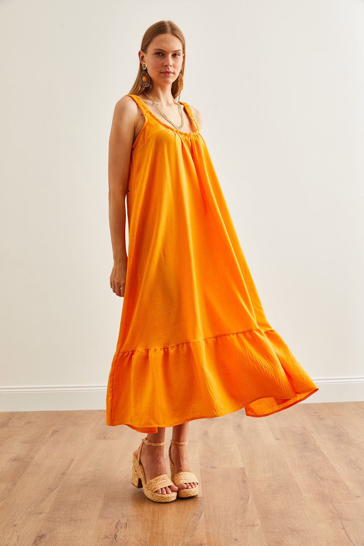 Kadın Sarı Askılı Oversize Maxi Dokuma Elbise ELB-19002235