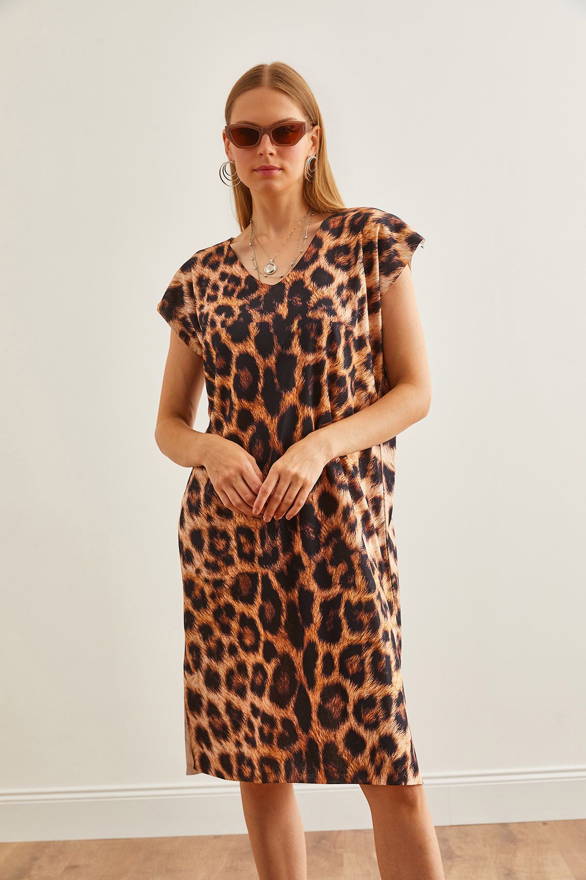 Kadın Leopar Camel Dijital Baskılı V Yaka Yazlık Triko Elbise ELB-19002227