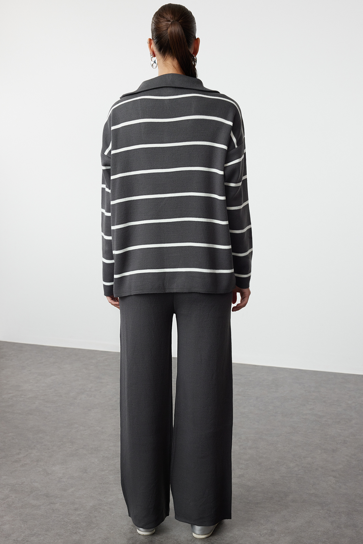 طقم تريكو أنثراسايت واسع القالب - بسحاب، TWOAW24AU...