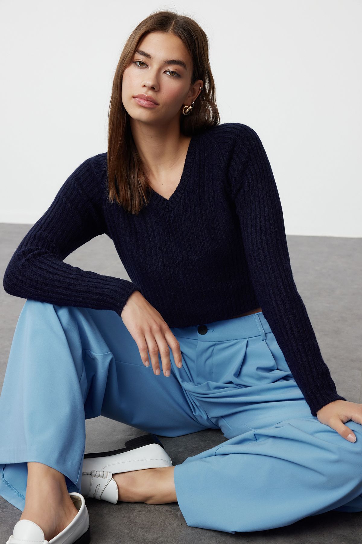Trendyol Collection Granatowy Sweter Z Miękkiej Teksturowanej Dzianiny - Kobieta - L