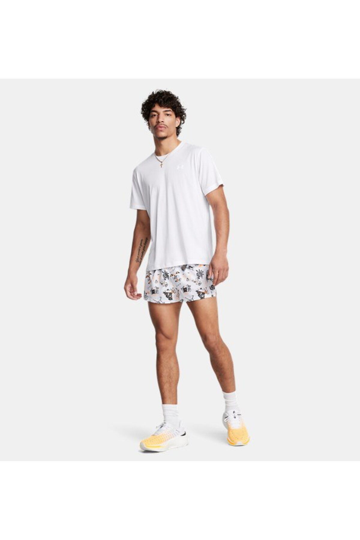 شورت ورزشی سفید مردانه UA ما 2 '' 'کوتاه 1383415 100 رانینگ می کنیم Under Armour