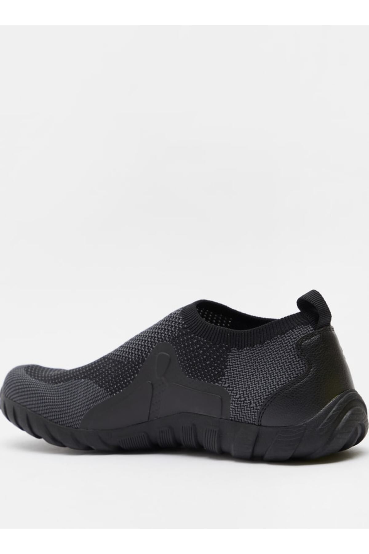Dash-Textured Slip-On Walking Shoes with Cushioning 3