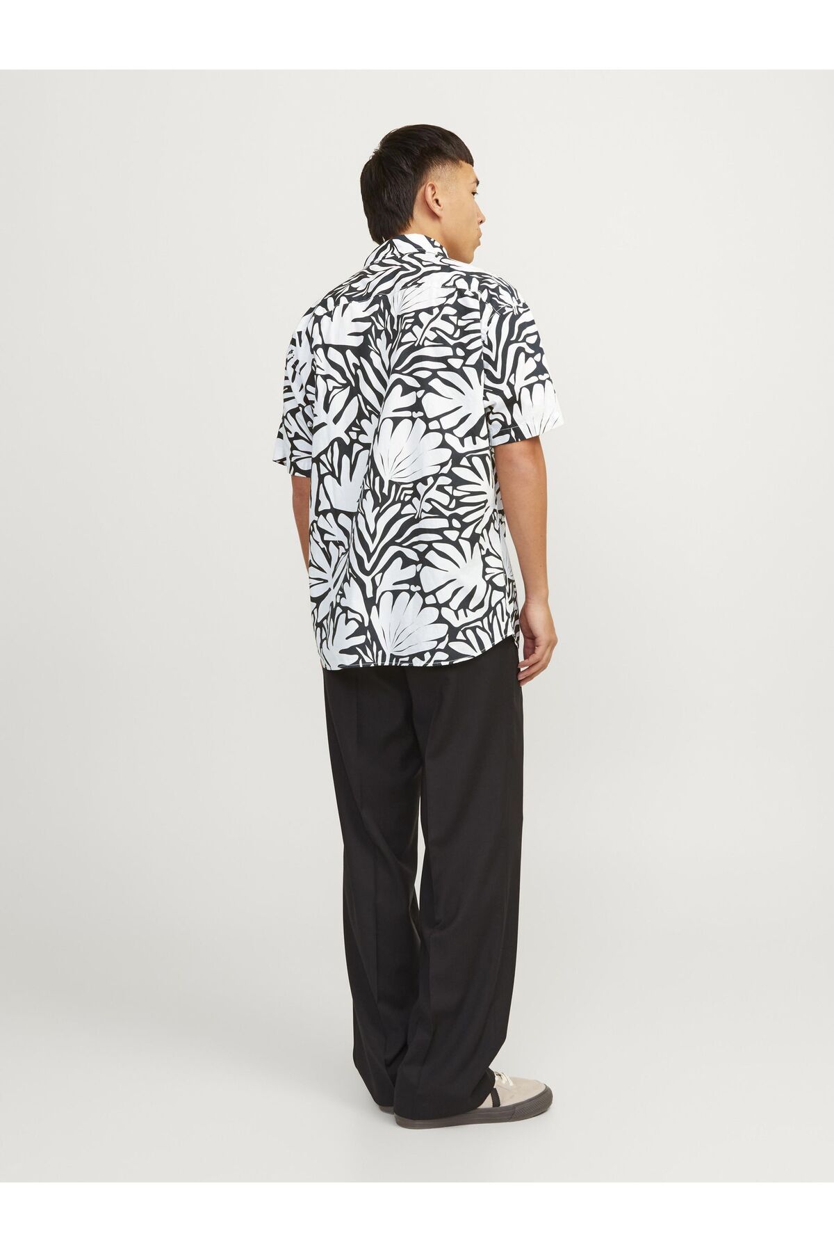 complete the look image