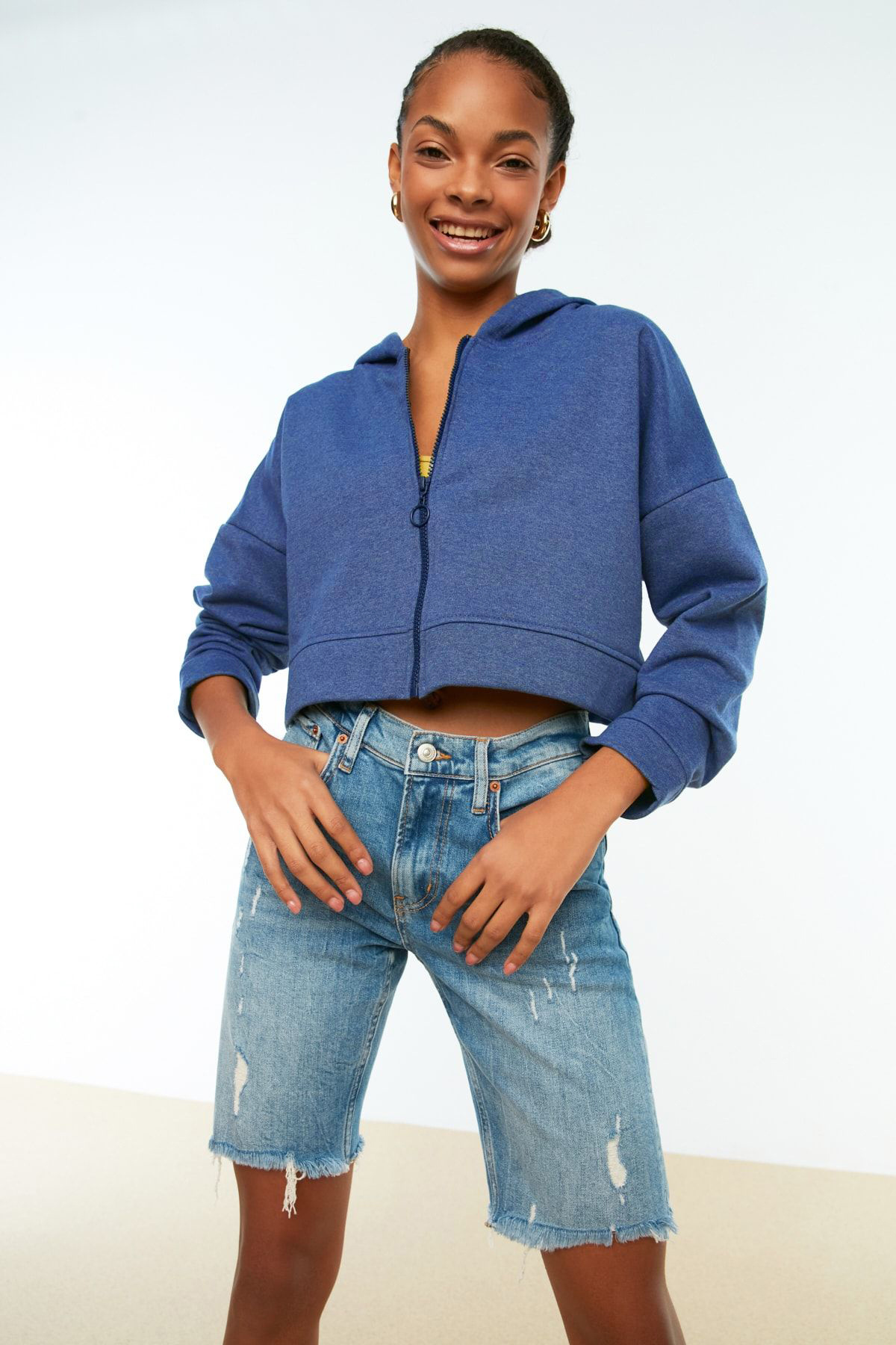 Trendyol Collection Indygo Basic, zapinana na zamek, krótka, gruba polarowa bluza z dzianiny wewnątrz TWOAW20SW0660