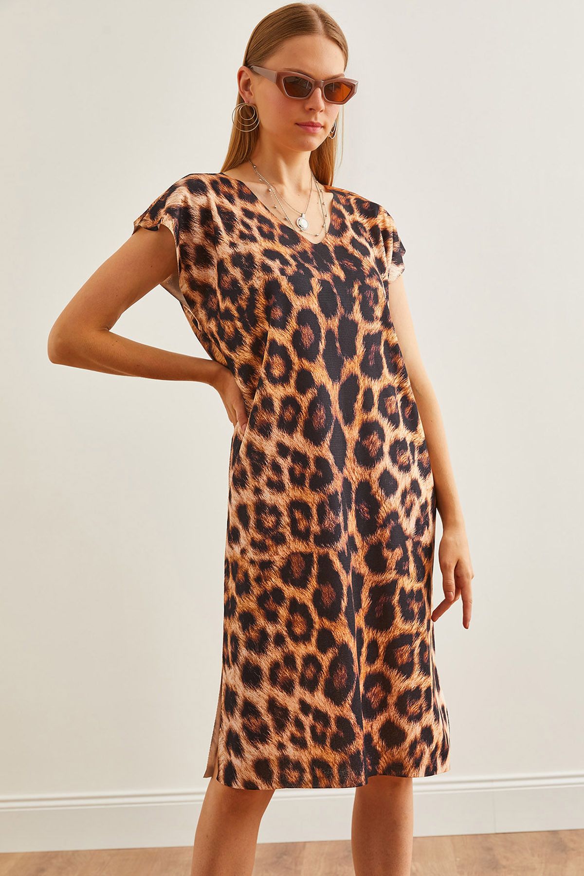 Kadın Leopar Camel Dijital Baskılı V Yaka Yazlık Triko Elbise ELB-19002227