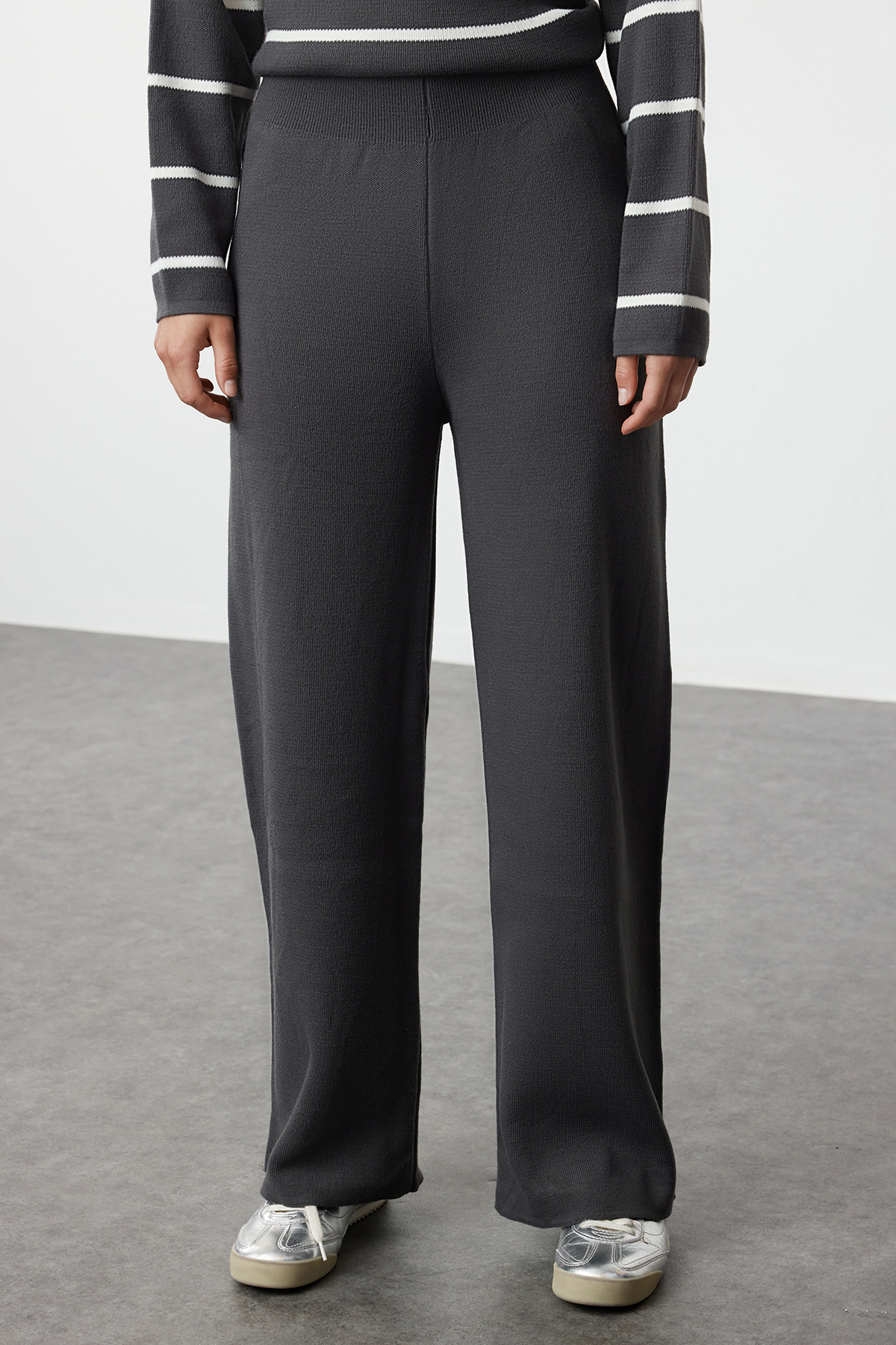 Trendyol Collection Wide Fit antracit kötöttáru szett - cipzáras, TWOAW24AU00025