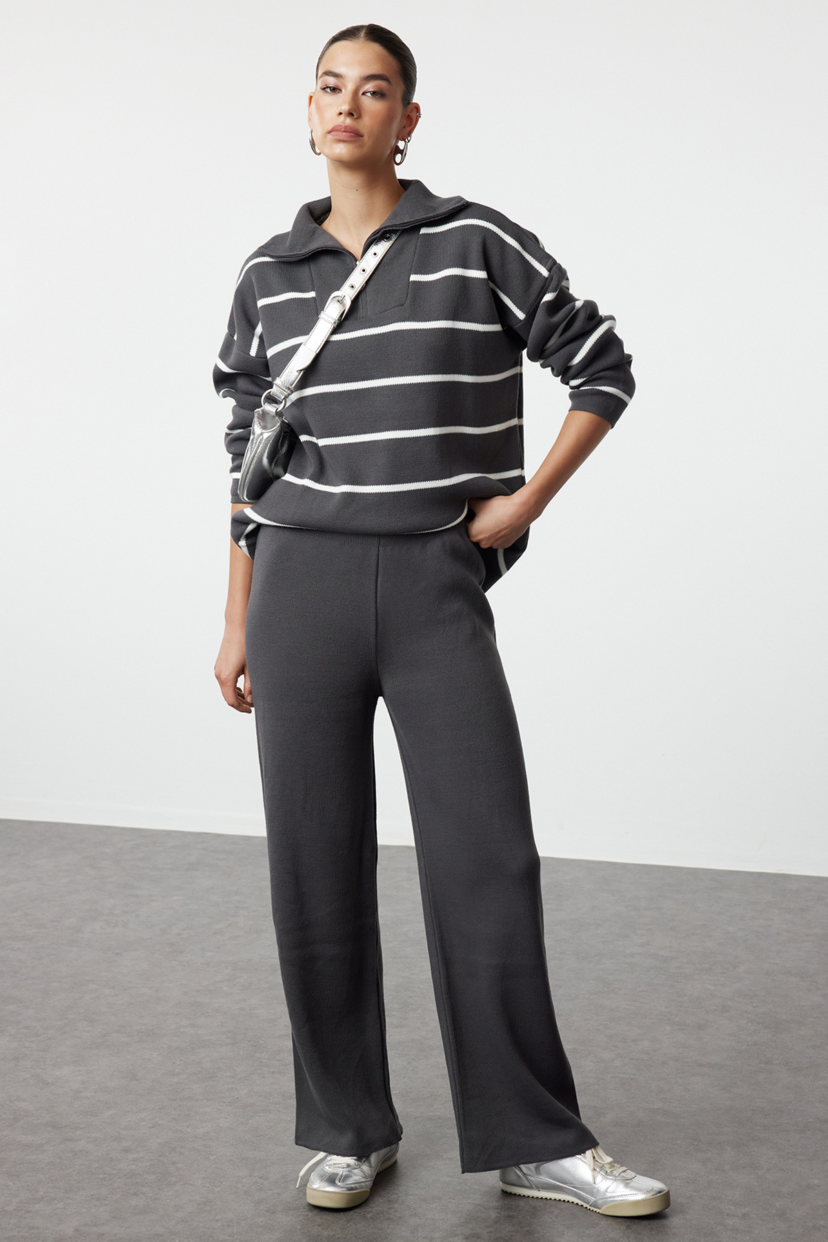 Trendyol Collection Wide Fit antracit kötöttáru szett - cipzáras, TWOAW24AU00025